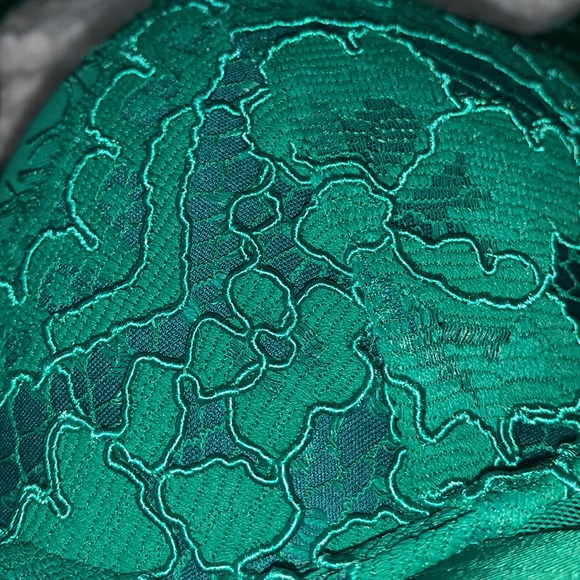 Victoria’s Secret Very Sexy push-up bra In Emerald green - Picture 3 of 8